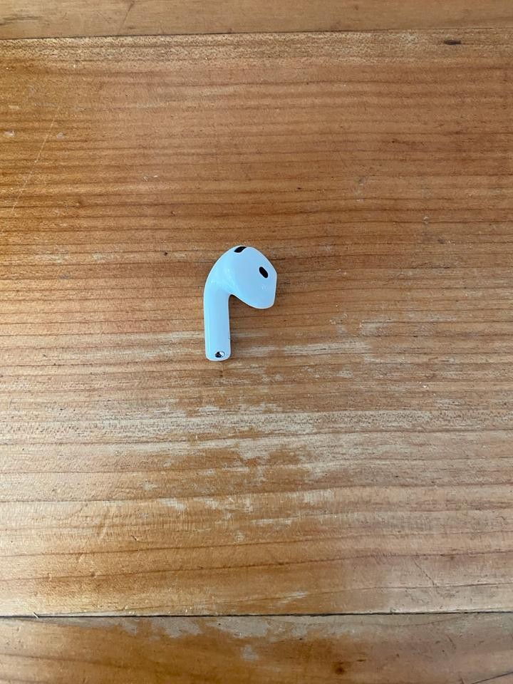 Left AirPod — AirPods 4